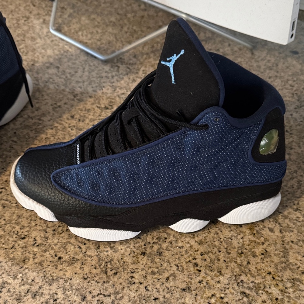 Jordan Athletic Shoes in Black and Blue - Picture 2 of 9